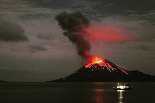 Sejarah Kelam Letusan Gunung Krakatau