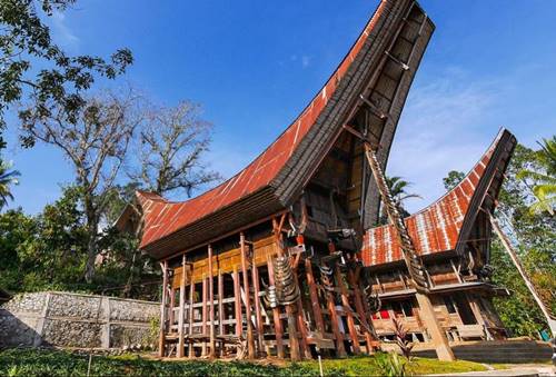 Rumah adat Tongkonan di Toraja dengan desain yang unik