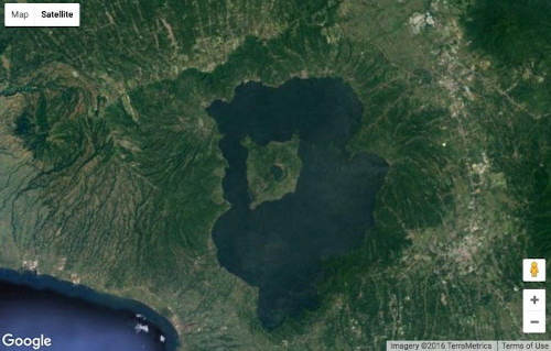 Pemandangan Teraneh dari Google Earth : Pulau di Tengah Danau atau Danau di Tengah Pulau?