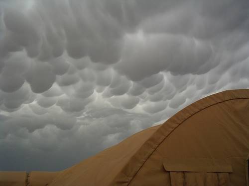 fenomena atmosfer langit mammatus yang dramatis