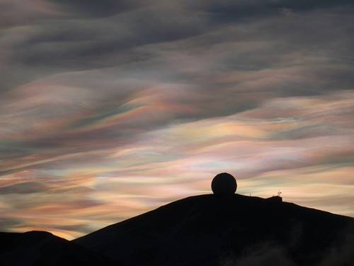 fenomena atmosfer langit mutiara yang tampak indah