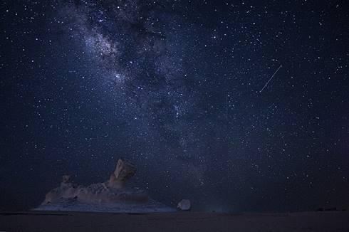 Hujan meteor Perseid tahun 2017 terlihat dari Gurun Putih, Mesir