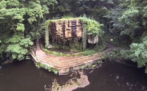 Sumur Tua di Sungai Nidd Knaresborough Inggris - Tempat di Bumi