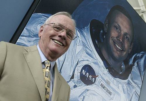 foto portrait Astronot Neil Amstrong sebelum meninggal di tahun 2012