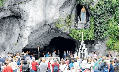 Patung Bunda Maria di Lourdes