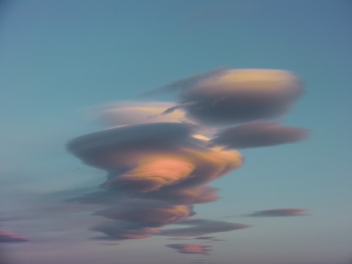 Awan Lenticular Sains