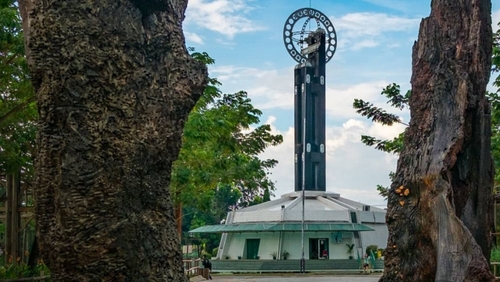 Tugu Khatulistiwa