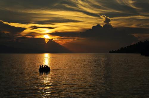 Danau Toba, Kisah mistis danau toba