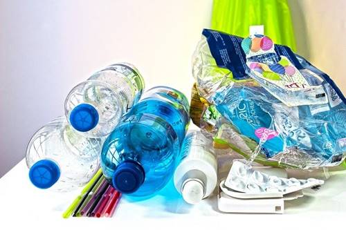 Plastik dengan bahan yang lebih aman dan ramah lingkungan akan hadir di 2025