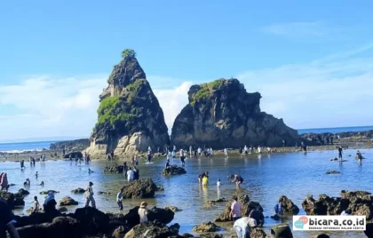 Pantai Sawarna Lebak