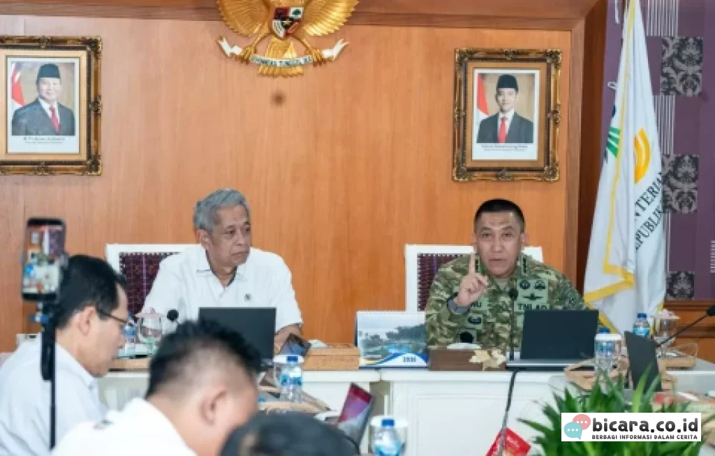 Taruna Akmil Latih Siswa