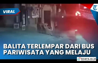 Balita Terlempar Bus