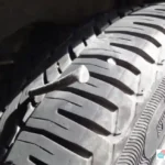 ban mobil tertusuk paku
