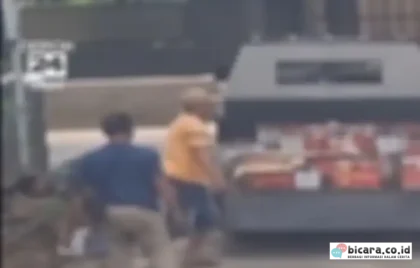 buang air aki bekas