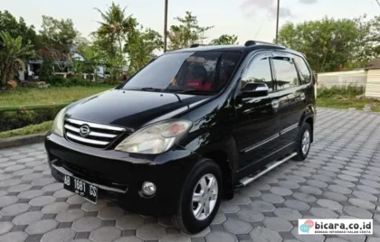 mobil bekas Xenia 2005