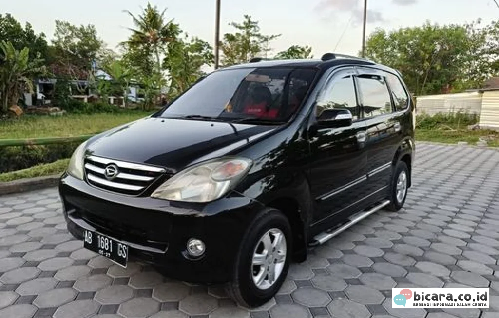 mobil bekas Xenia 2005